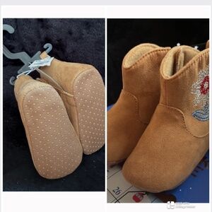 Brand New NWT Old Navy Baby Boots Tan Moccasins Embroidered Flowers 3-6 month